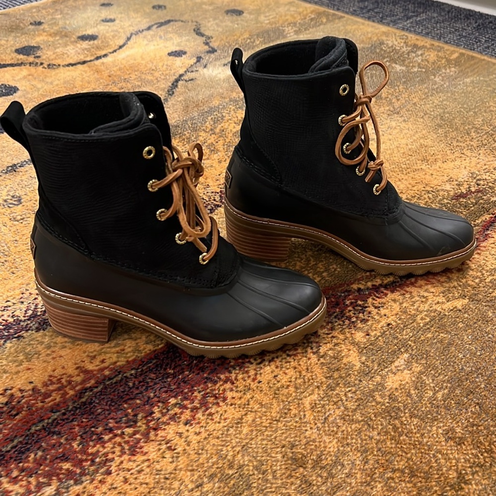 Sperry lace up rain boots Sz 8.5